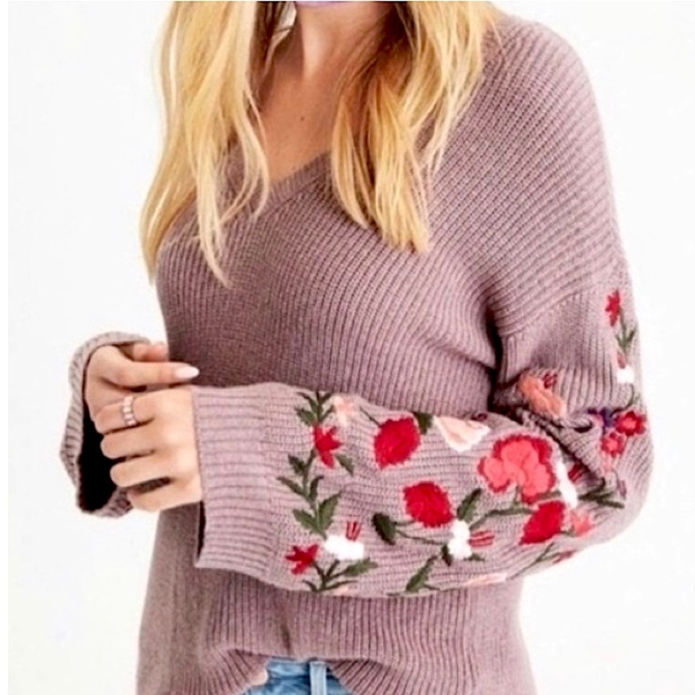 American Eagle Purple Flower Sweater!